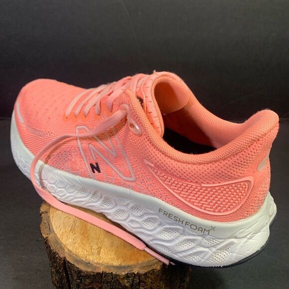 New Balance Womens 1080 Fresh Foam Pink White Sneakers Shoe Size 7.5 - Picture 2 of 10
